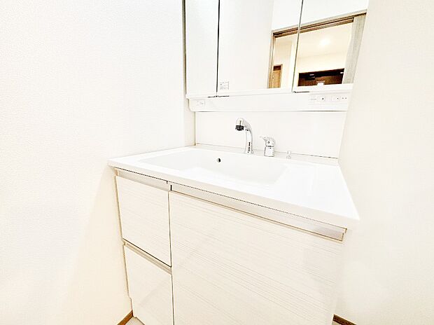 ハンドシャワー付き！使いやすい洗面台。