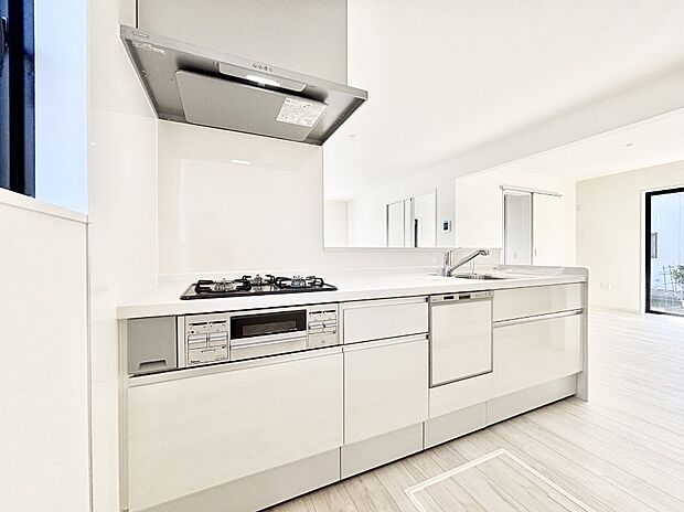 広々とした使い勝手の良いキッチンで日々のお料理も楽しくなりそう