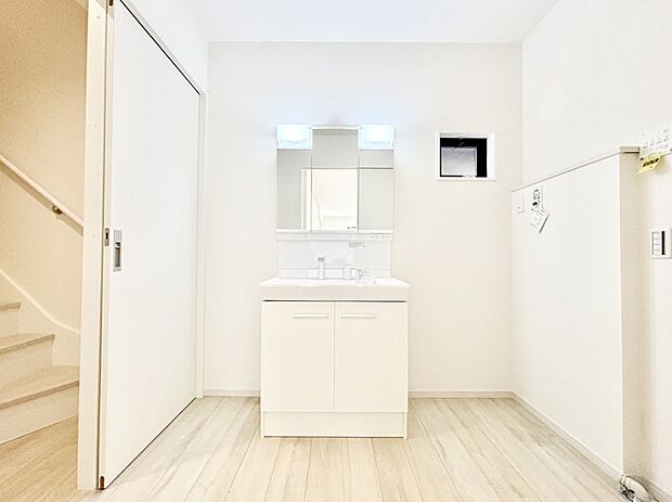 収納力と機能性に優れた洗面化粧台