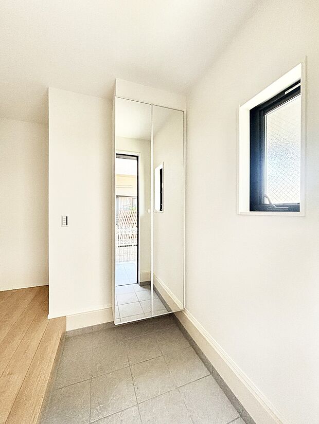 家族の帰宅やお客様をあたたかく迎える玄関  