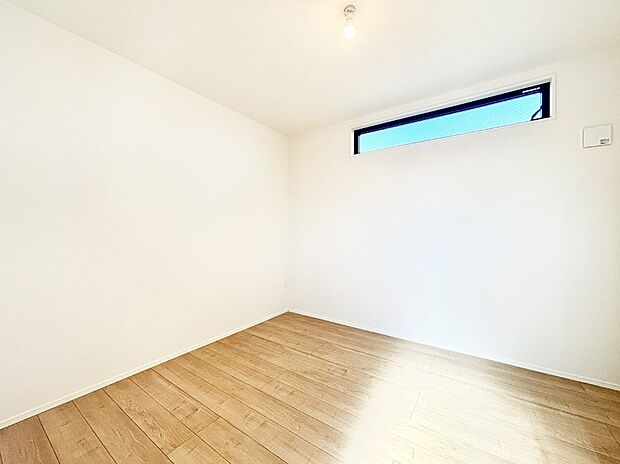 窓からのやさしい光が心地よいプライベートルーム