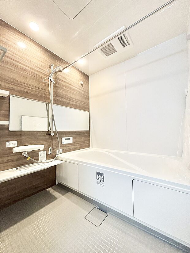 落ち着いた雰囲気でゆっくりお寛ぎいただけるバスルーム