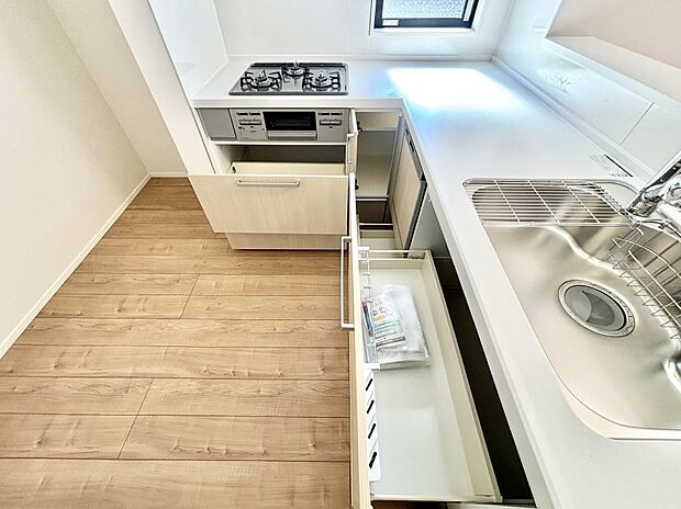 使いやすさを優先したスライド式収納タイプ！