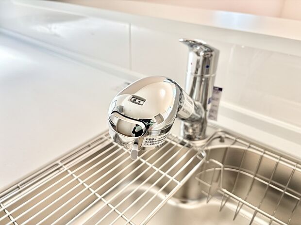 いつでも清潔なおいしいお水を。一つの水栓で水道水と浄水を使い分け。