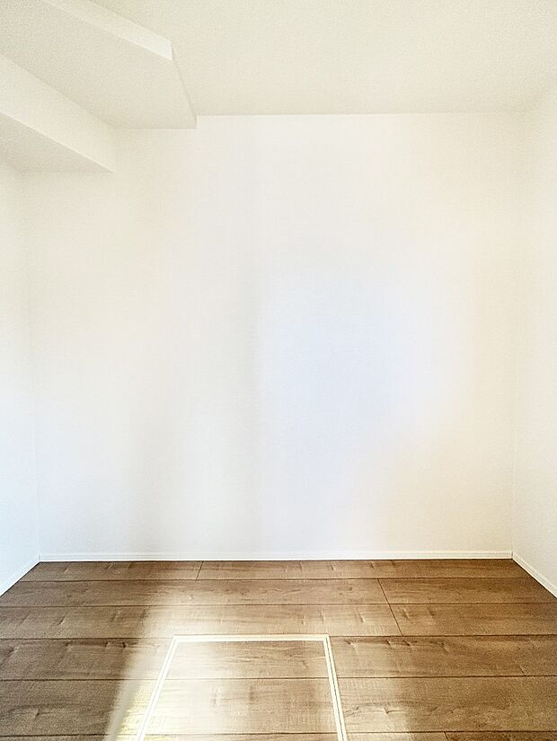 ウォークインクローゼット付きで生活空間を広く利用できます。