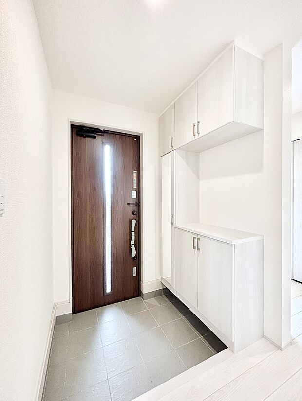 散らかりがちな玄関もスッキリの玄関収納付