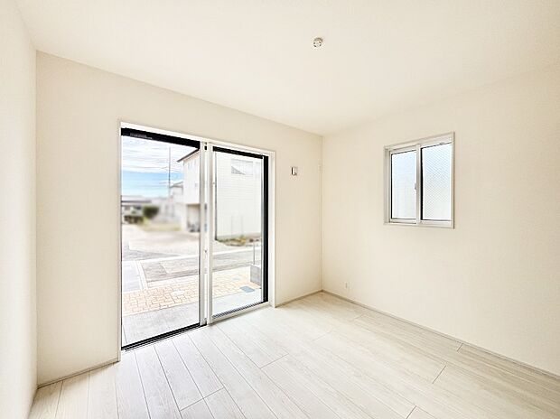 使いやすい形でベットや家具の置き方にも困ることもありません。