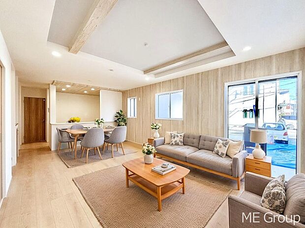 お洒落で開放感のある折り上げ天井を採用したリビング※家具はCGです