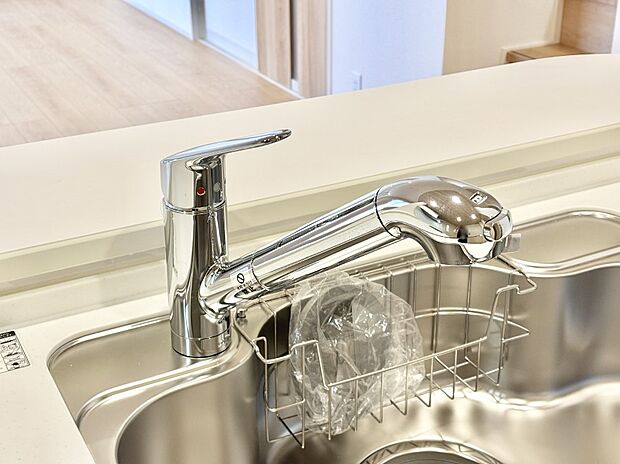 いつでも清潔なおいしいお水を。一つの水栓で水道水と浄水を使い分け。