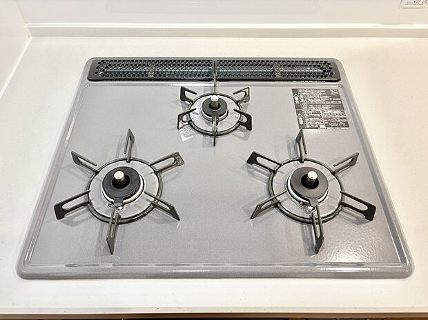 ガスコンロはＳｉセンサー搭載。火力調節や焦げ付き・消し忘れも防いでくれます。