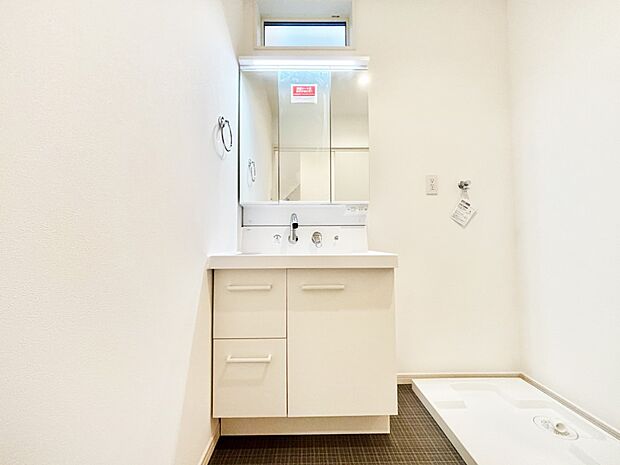 収納力と機能性に優れた洗面化粧台