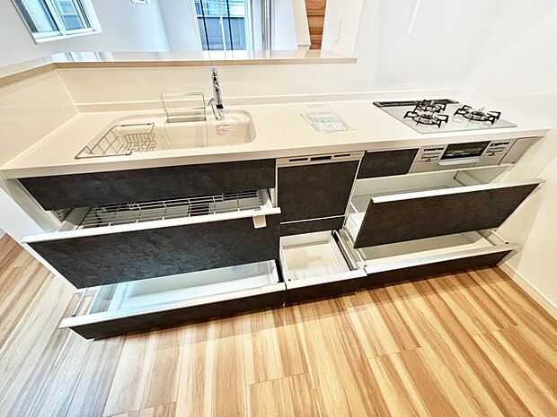 使いやすさを優先したスライド式収納タイプ!