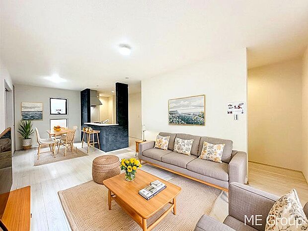 ご家族の賑やかな話し声で包まれる明るいリビング  ※家具はCGです