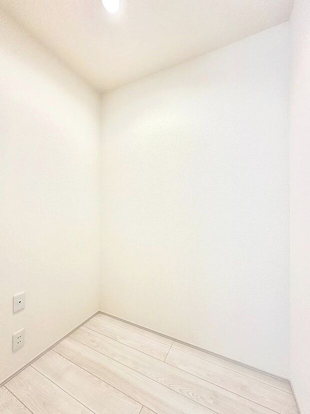 リビング収納。ここに収納があると物が集まるLDKがスッキリ片付きそうですね。  