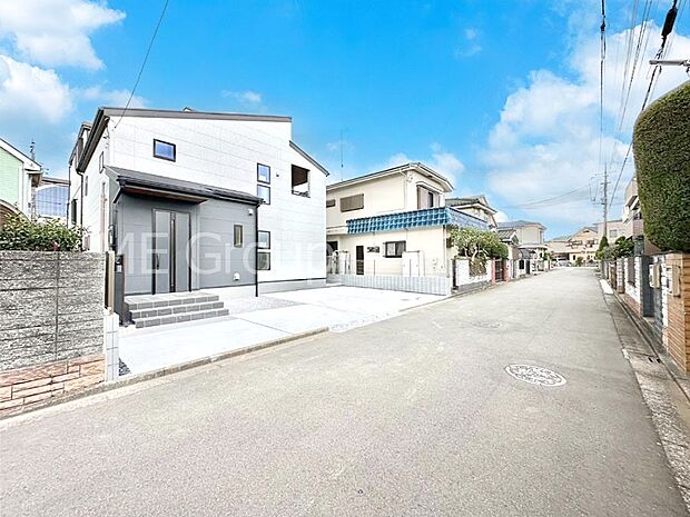 前面道路はきちんと整備されています  