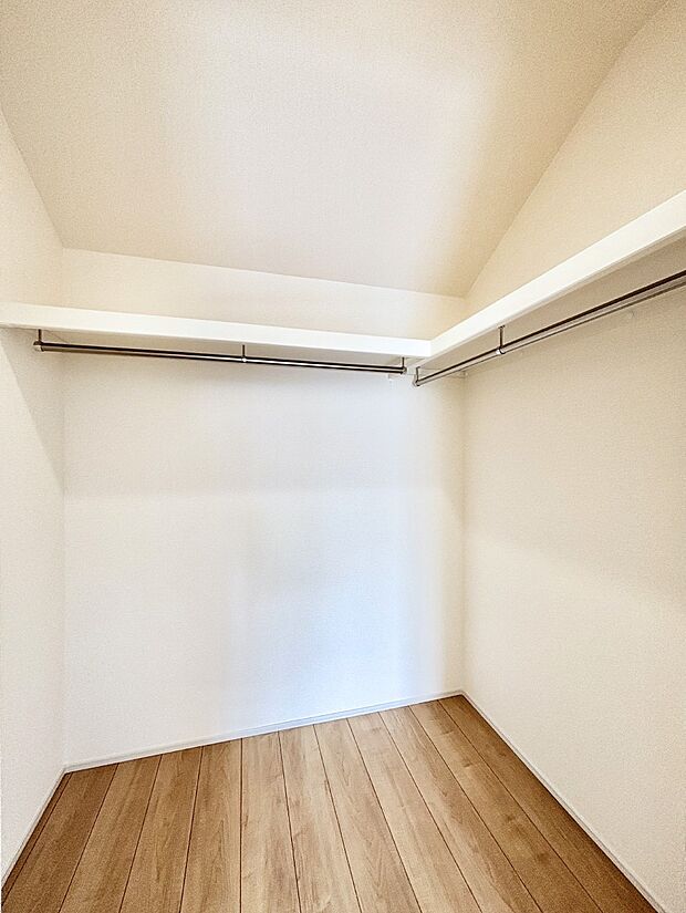 ウォークインクローゼット付きで生活空間を広く利用できます。