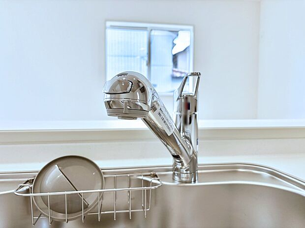 いつでも清潔なおいしいお水を。一つの水栓で水道水と浄水を使い分け。