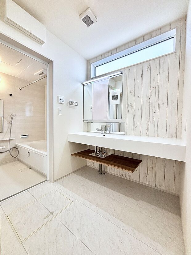 広々とゆとりのあるランドリースペース。