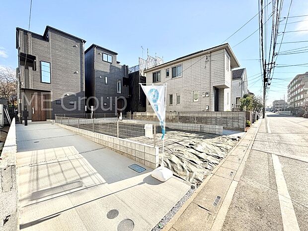 前面道路はきちんと整備されています  