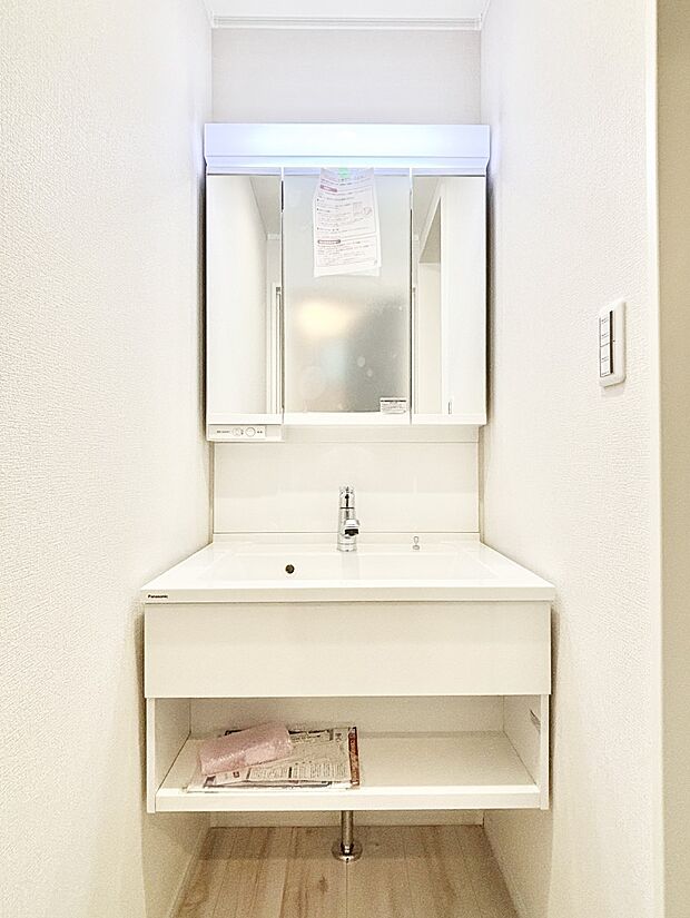 収納力と機能性に優れた洗面化粧台