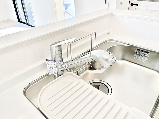 いつでも清潔なおいしいお水を。一つの水栓で水道水と浄水を使い分け。