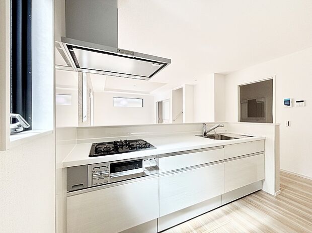 広々とした使い勝手の良いキッチンで日々のお料理も楽しくなりそう