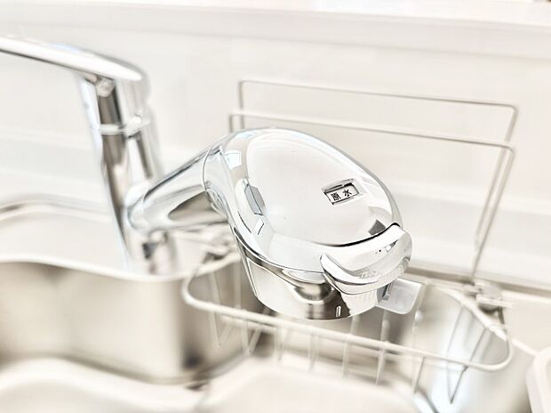 いつでも清潔なおいしいお水を。一つの水栓で水道水と浄水を使い分け。