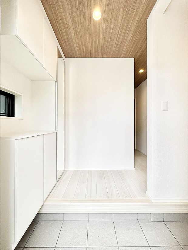 家族の帰宅やお客様をあたたかく迎える玄関