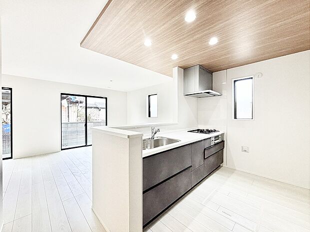 料理をしながらでもご家族との会話を楽しめる対面キッチン