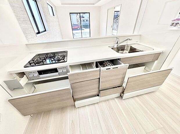 使いやすさを優先したスライド式収納タイプ！