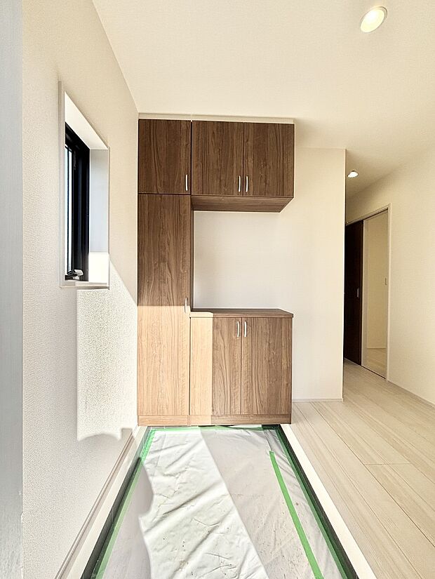 飾り棚を利用して、お越しいただくお客様をおもてなしできます。