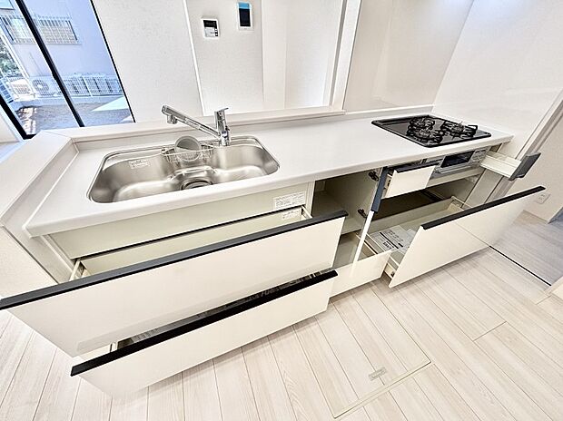 使いやすさを優先したスライド式収納タイプ！