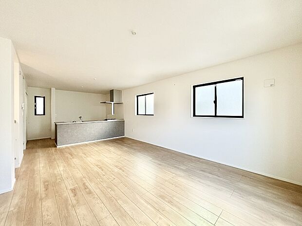 19.9帖の広々LDKは家族みんなの快適空間!冬でも足元ポカポカ床暖房付き!