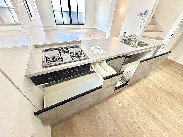 使いやすさを優先したスライド式収納タイプ！