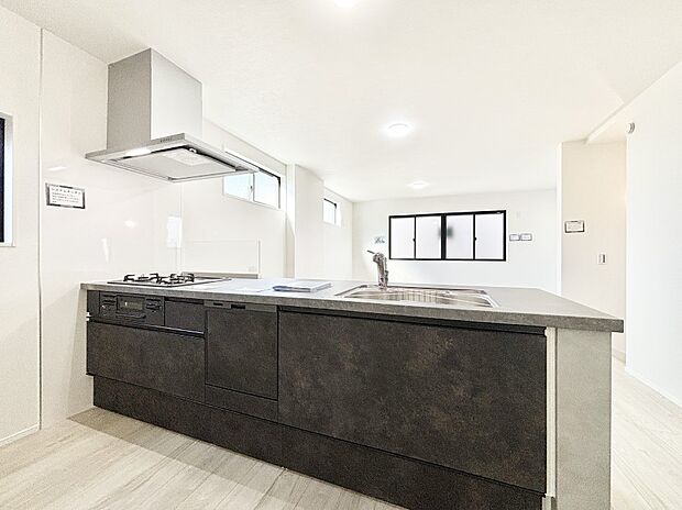 料理をしながらご家族との会話を楽しめる対面カウンターキッチン