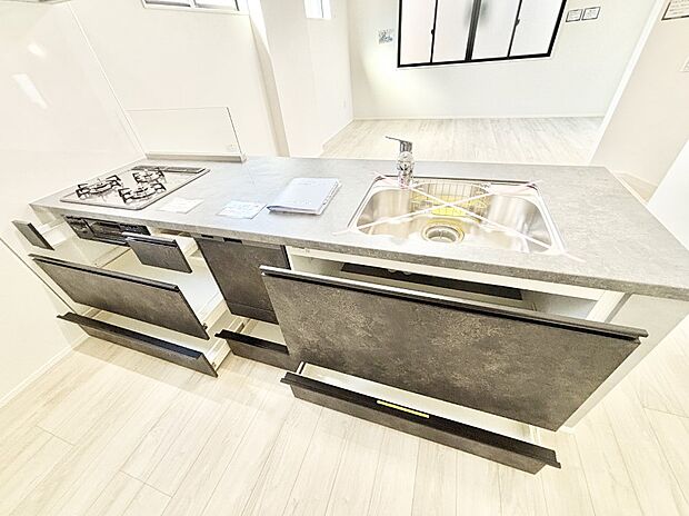 使いやすさを優先したスライド式収納タイプ！