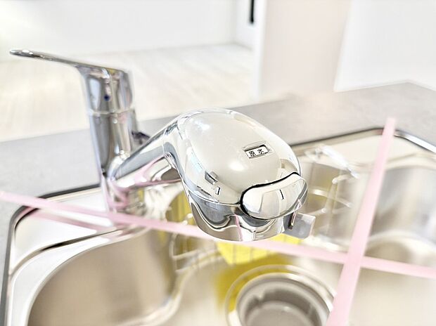 いつでも清潔なおいしいお水を。一つの水栓で水道水と浄水を使い分け。