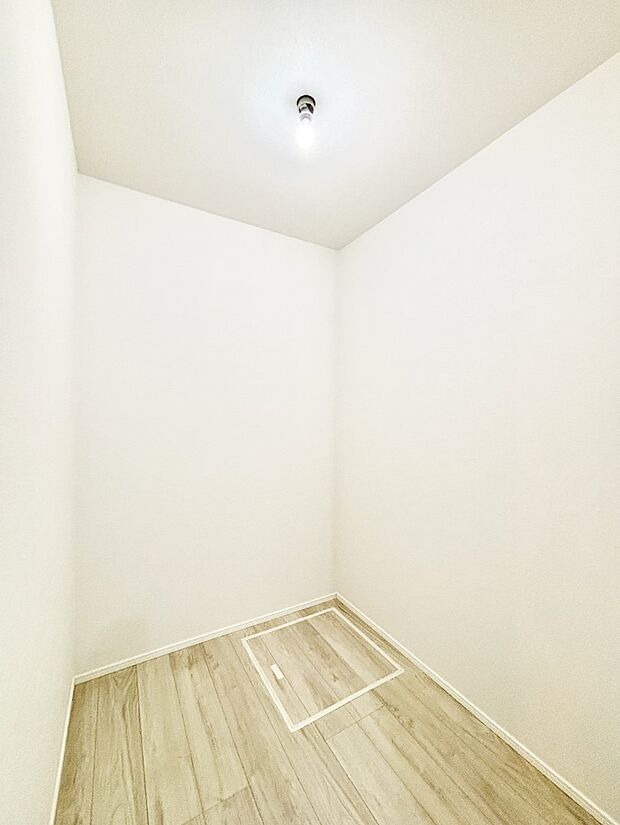 ウォークインクローゼットの活用で生活空間スッキリ