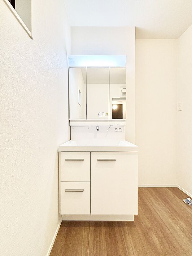 収納力と機能性に優れた洗面化粧台