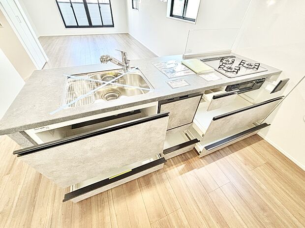 使いやすさを優先したスライド式収納タイプ！