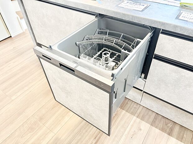 面倒なお片づけは食洗機にお任せ！家事の負担が減って、時間にも気持ちにもゆとりができます。