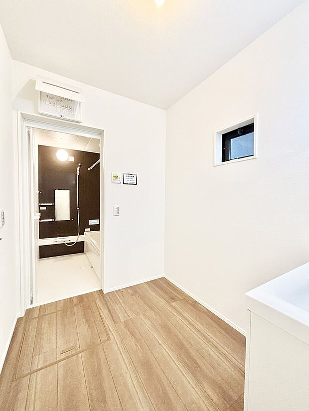 広々とゆとりのあるランドリースペース