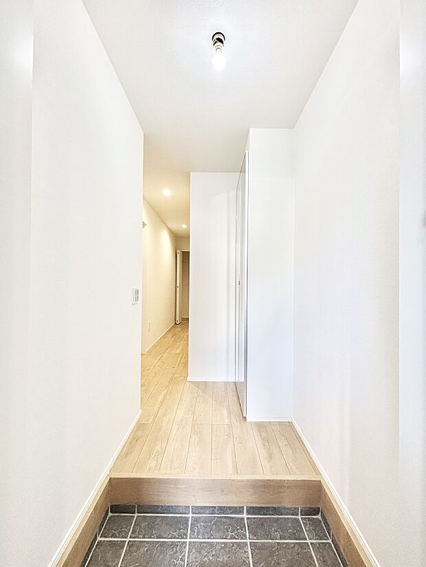 家族の帰宅やお客様をあたたかく迎える玄関