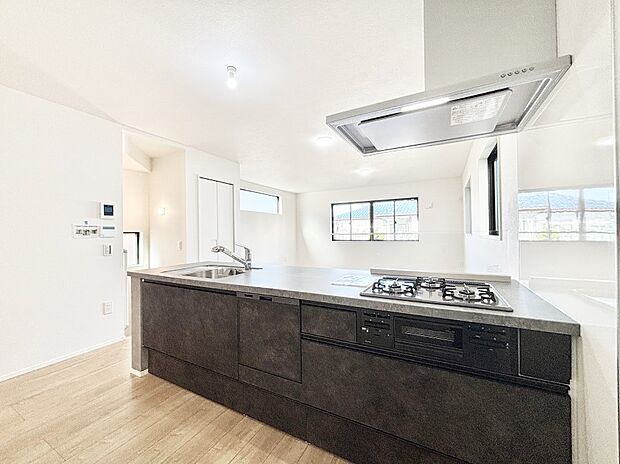 料理をしながらご家族との会話を楽しめる対面カウンターキッチン