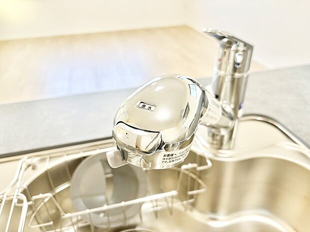 いつでも清潔なおいしいお水を。一つの水栓で水道水と浄水を使い分け。