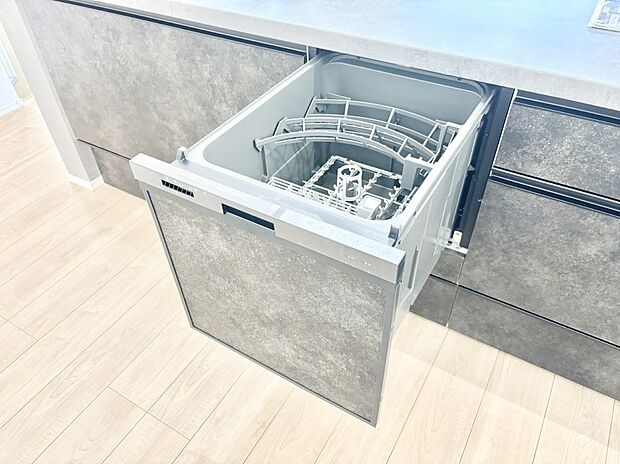 面倒なお片づけは食洗機にお任せ！家事の負担が減って、時間にも気持ちにもゆとりができます。