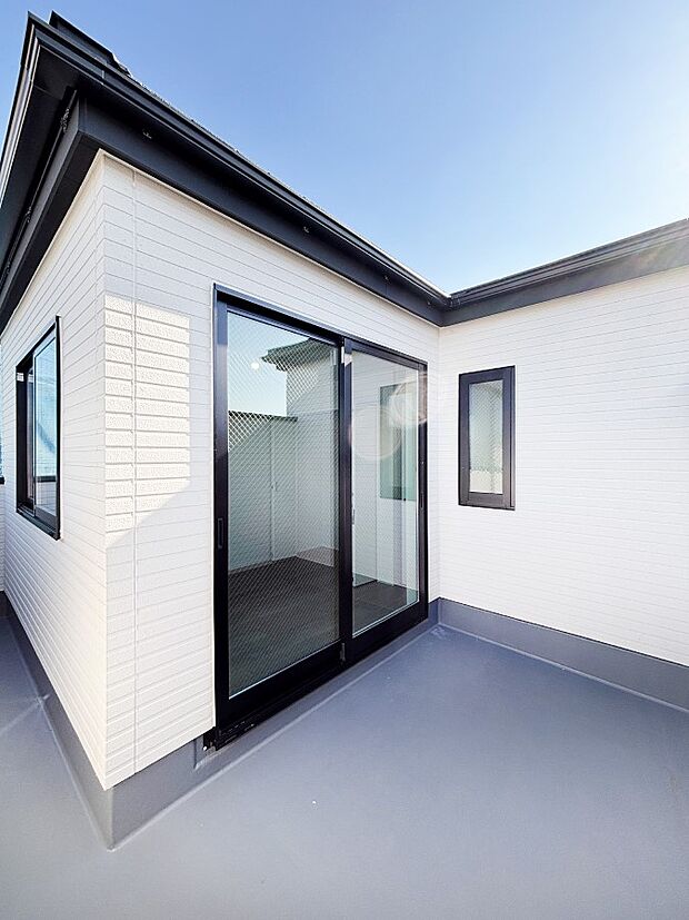 開放感あるL字型バルコニー