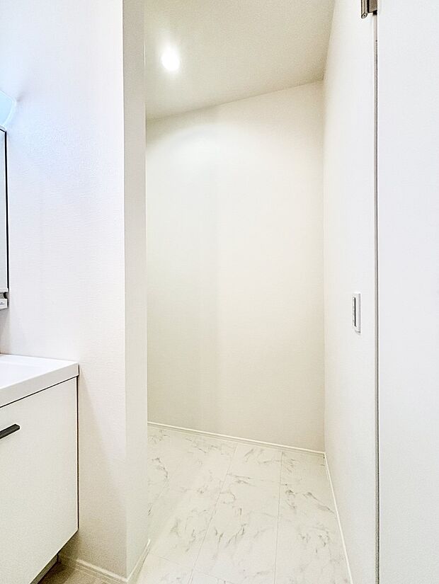 広々とゆとりのあるランドリースペース