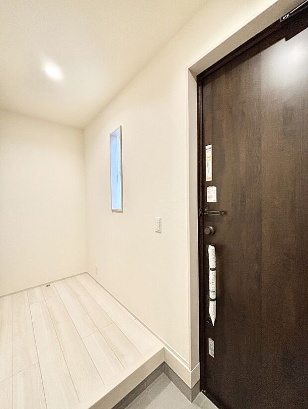 いつもきれいにしておきたい玄関ですね。