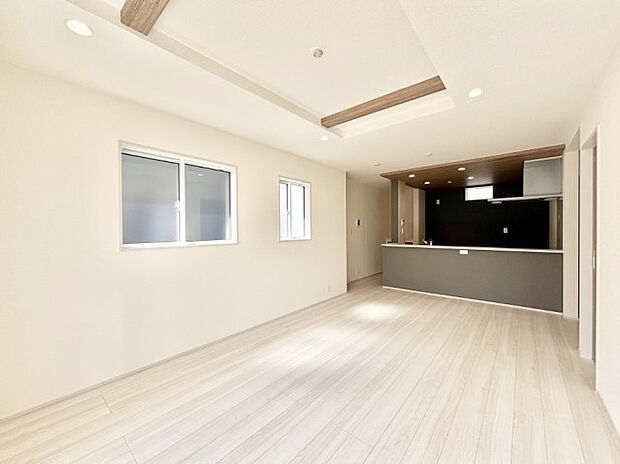 家族団らんの時間も増えそうなくつろぎのリビングダイニング。